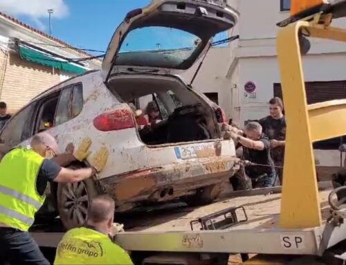 Delfín Grupo con los afectados por la DANA en Valencia